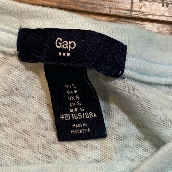 Gap Tshirt Size Small - Picture 4 of 5